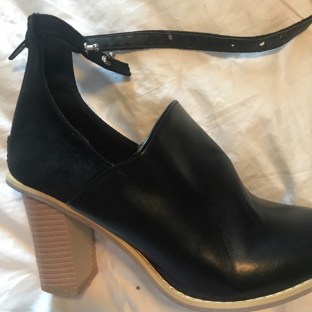 BLACK HEELS🖤